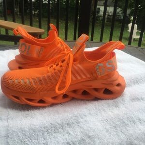 Women’s GSLMOLN shoes size 8.5 orange
